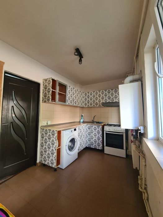 Închiriez garsonieră confort 1 în Tg Jiu,zona CAM, strada Zambilelor, la parter.