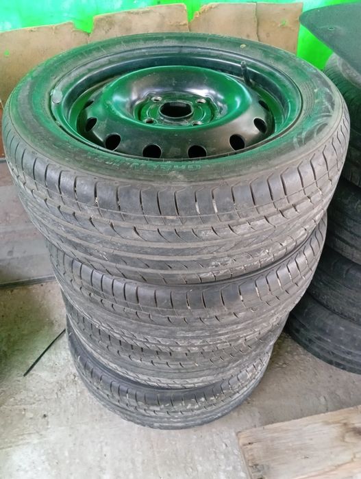 Продаеться шины с диском
