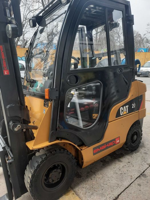 Газокар Катерпилар и Ножична палетна количка с товароподем 1500кг.