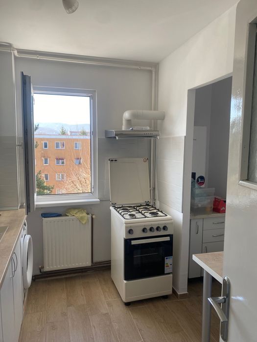 Închiriez apartament 2 camere Brasov