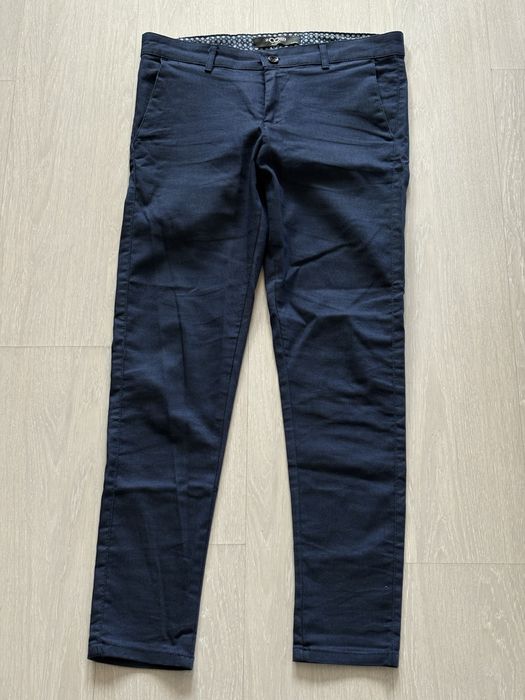 Официален костюм