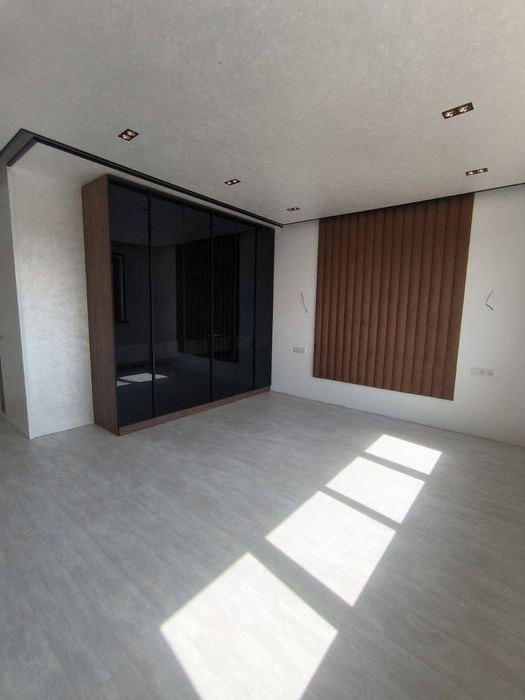 Kvartira sotiladi Yakkasaroy rayòn 4/3/10  162m²