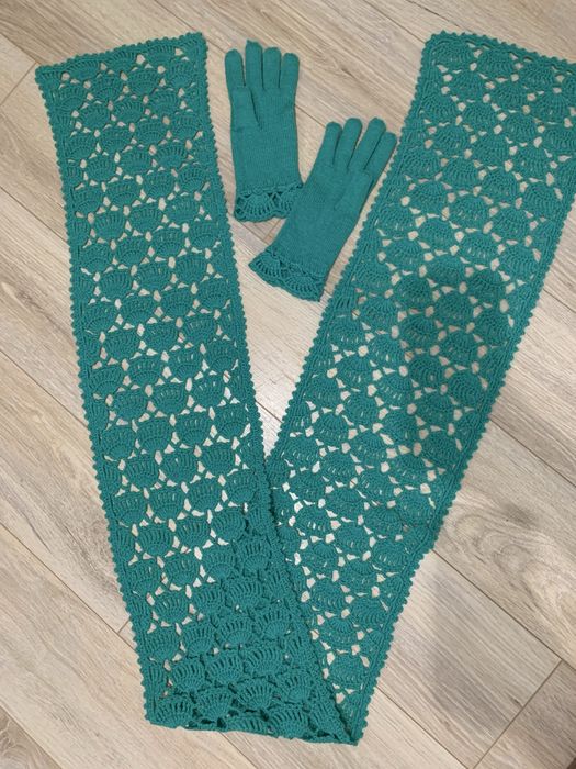 Комбинезон, юбки, шарф с перчатками