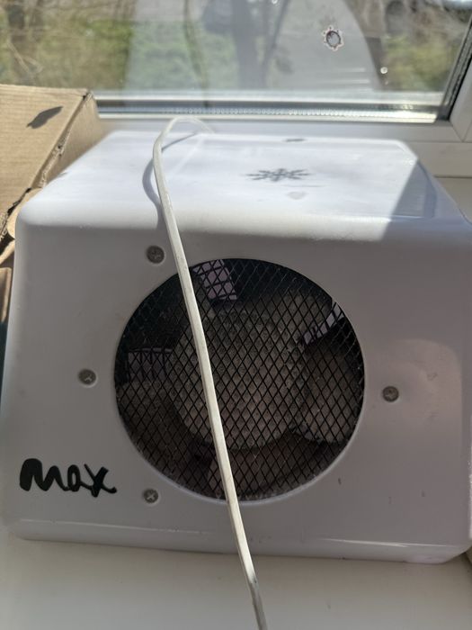 Продам пылесос, слайдеры, сертификаты, гели и гель лаки