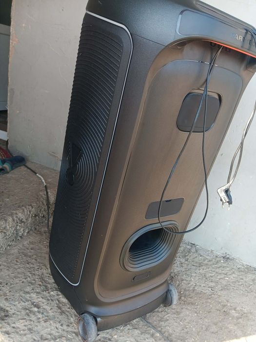 Vând jbl PartyBox 1100