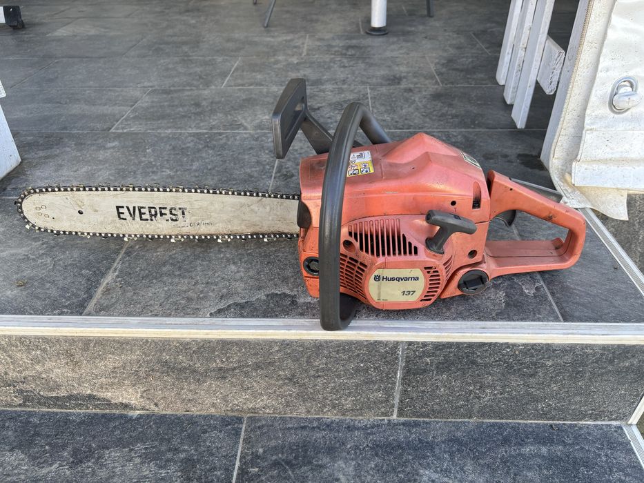 Drujba Husqvarna 137 originala, in stare buna de functionare.