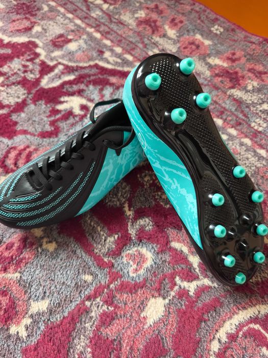 Футбольные бутсы