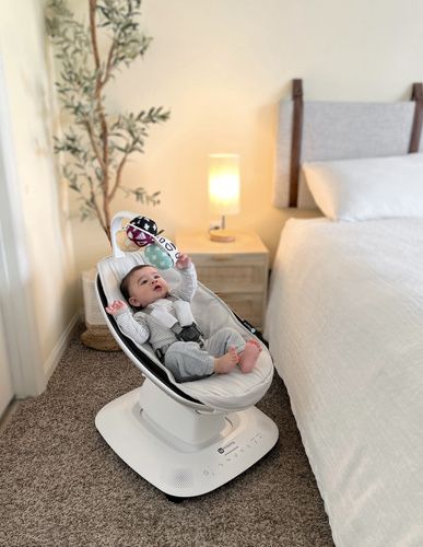 Продам Кресло-качалка 4moms mamaRoo New серебро