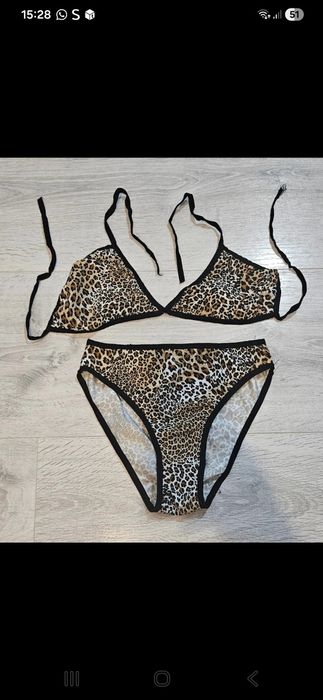 Vând costum baie