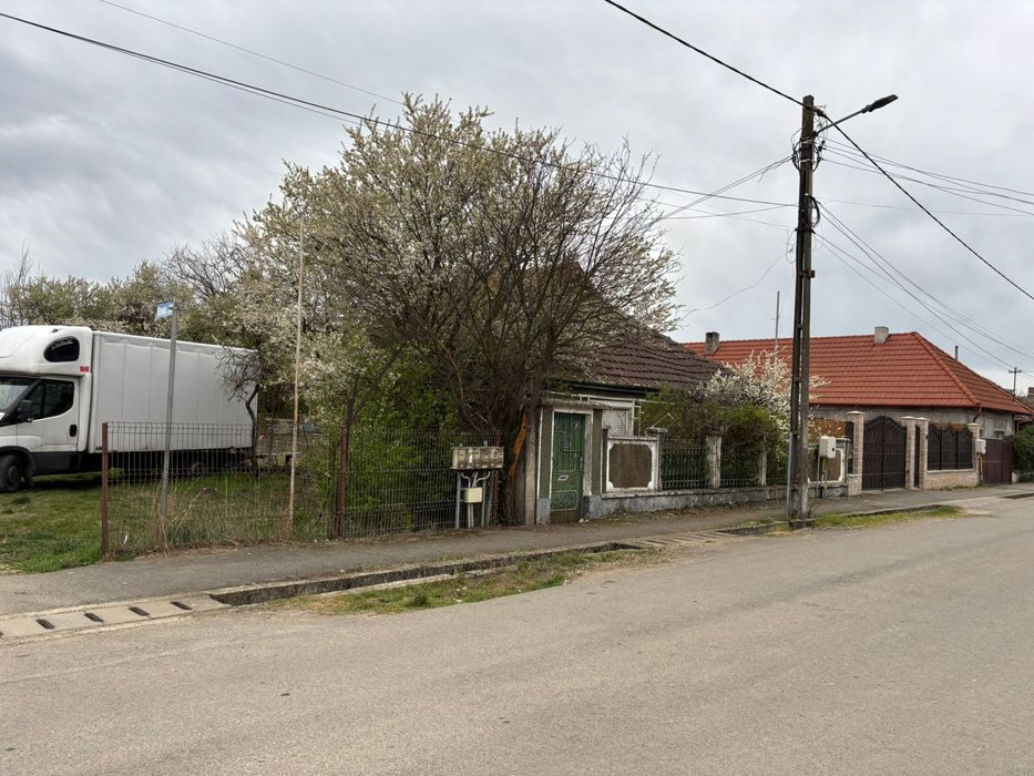 Vand  sau schimb casa demolabila in osorhei