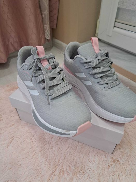 Пордава дамски маратонки,39 номер!