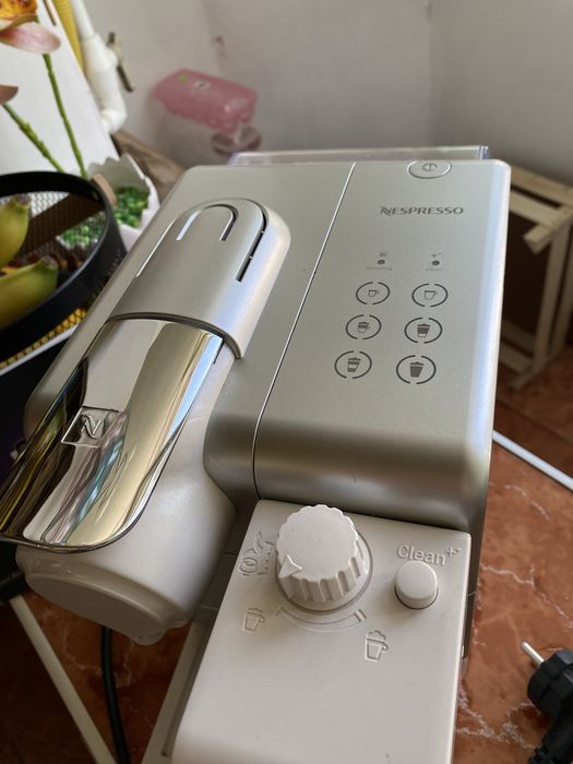 Espressor capsule Nespresso DeLonghi Lattissima Touch (Argintiu)