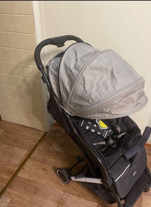 Продаю прогулочную коляску