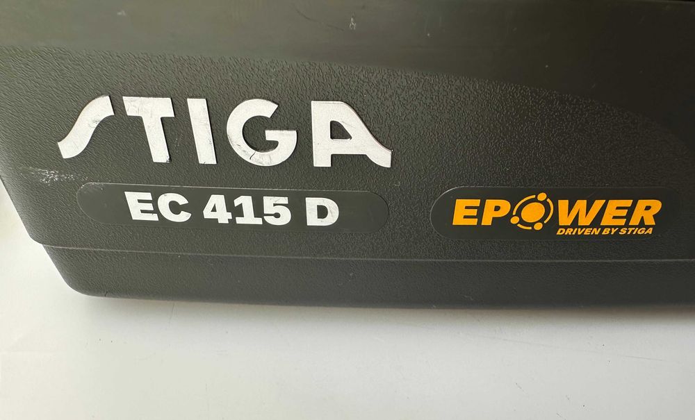 Stiga EC 415D - Двойно зарядно устройство Stiga CGD 700 Li 48