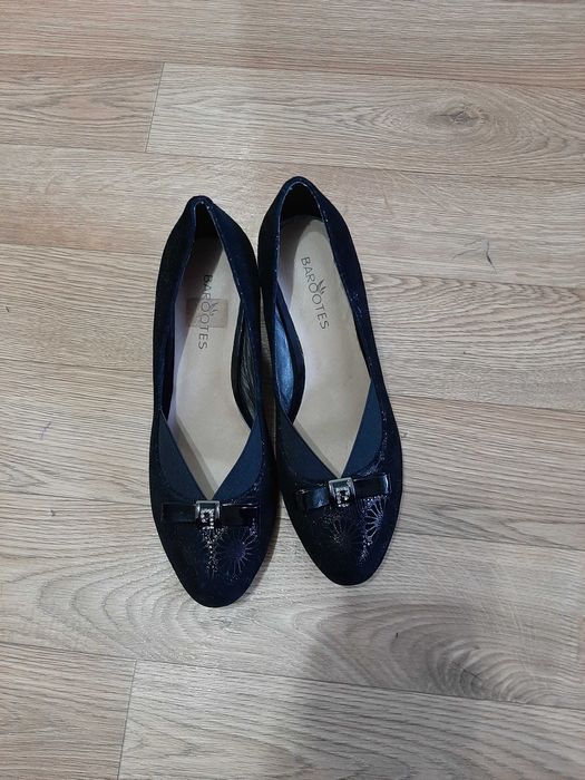 Продам туфли новые 39 размера