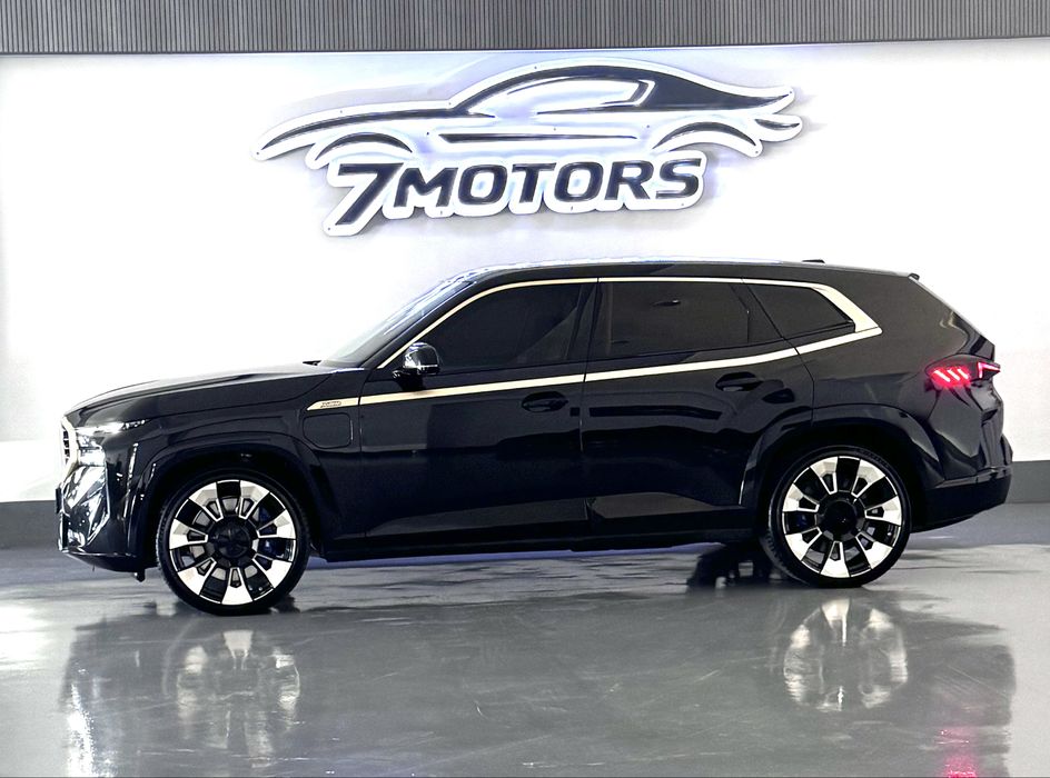 BMW XM (Hybrid )