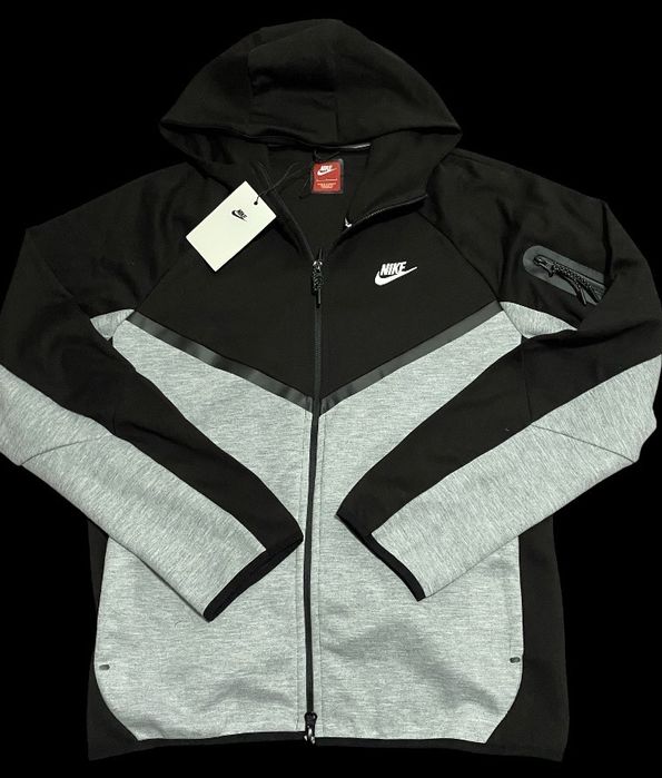 Hanorac Nike Tech