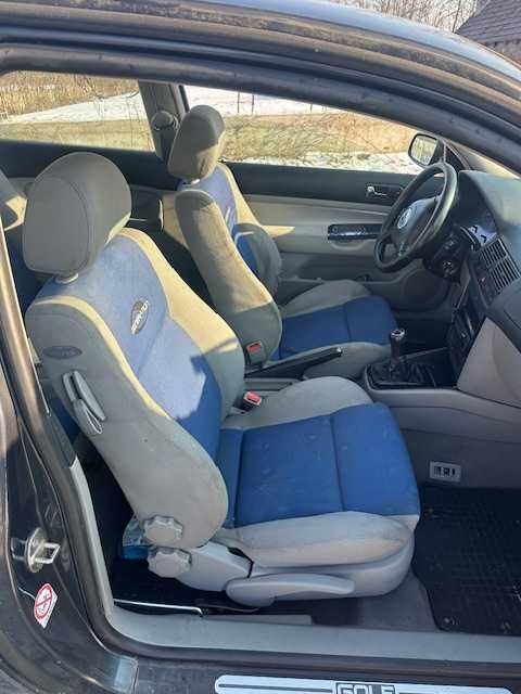 Vând autoturism Volkswagen Golf 4