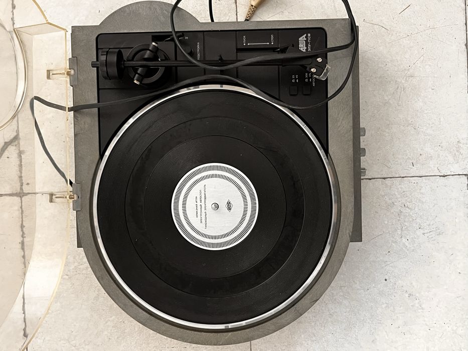 Продам Электрофон Виниловый Проигрыватель Пластинок