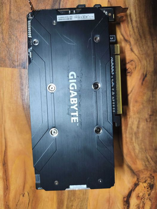 Проверена с OCCT, перфектна Gigabyte RX 570 4GB сменени вентилатори