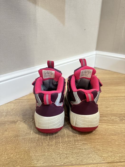 Продам обувь для девочки бренд Reima