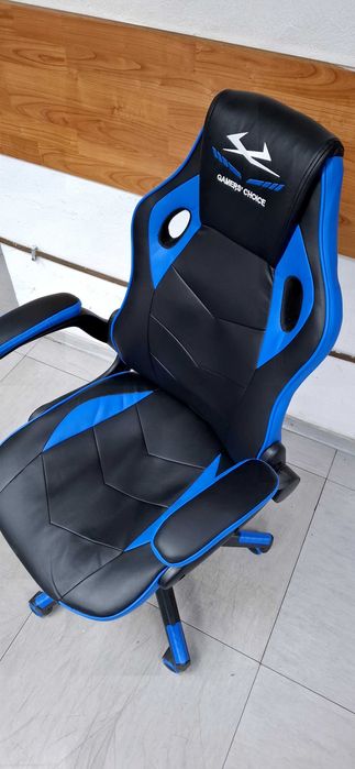 Vând scaun gaming in stare foarte bună folosit foarte putin