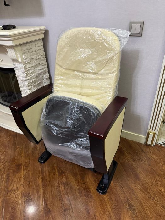 Офисные кресла театральные