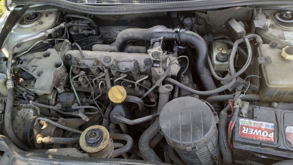 Dezmembrez renault laguna 1.9 dci 1999