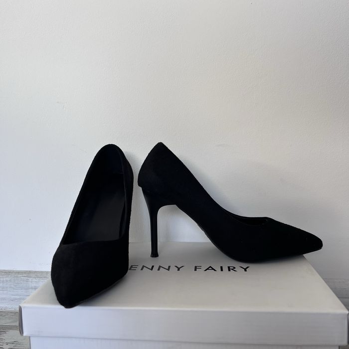 Дамски елегантни черни обувки на ток 35 номер