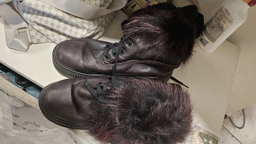 Естествен елек, яке от ес.кожа и боти към тях същите 39 н