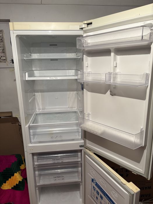 Продается Холодильник состояние нормальное