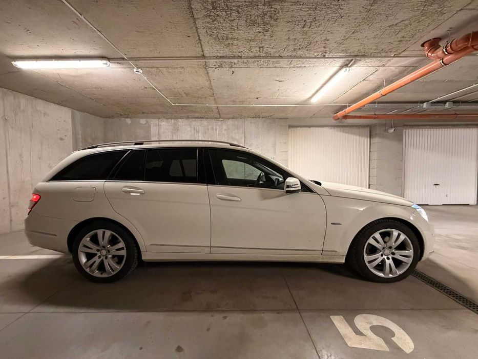 Продавам Мерцедес 220 CDI 2011