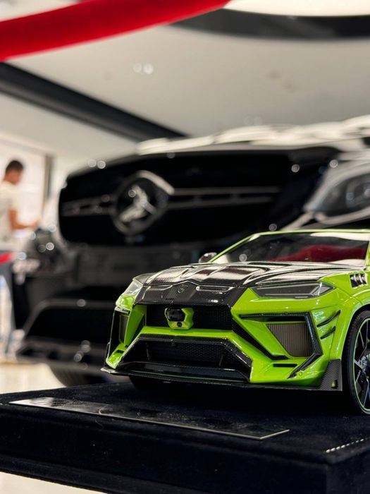 Коллекционная моделька 1:18 Lamborghini urus