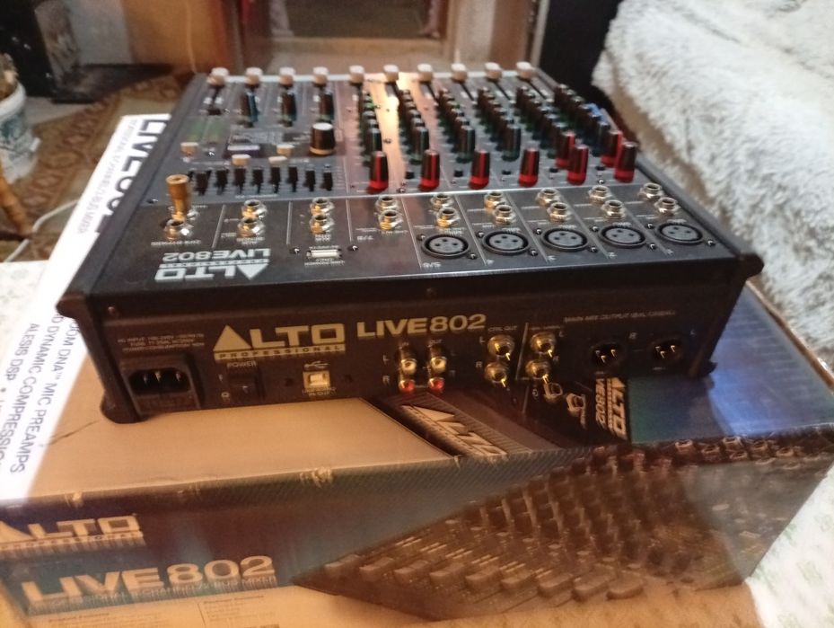 Vind mixer Alto live 802 cu efecte