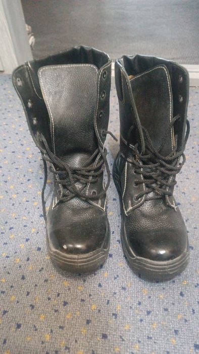 Продаются рабочие сапоги и ботинки, новые.