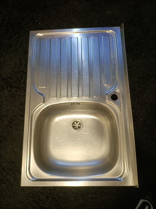 Vând chiuveta inox Pyramis