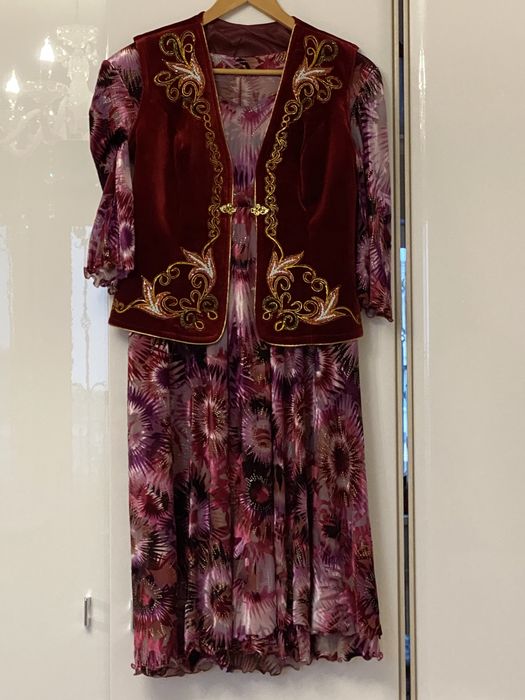 Платья вечерние