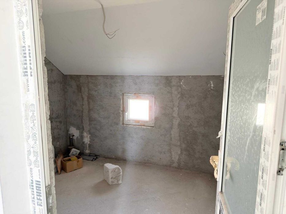 Vand casa 180 mp cu 2 terenuri de 5500 mp