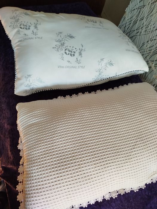 Одеяла шерстяные, подушки