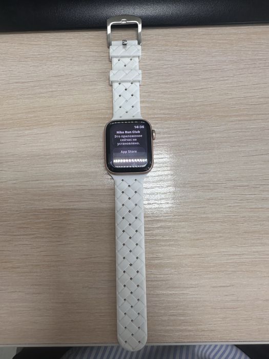 Продам часы Apple Watch se