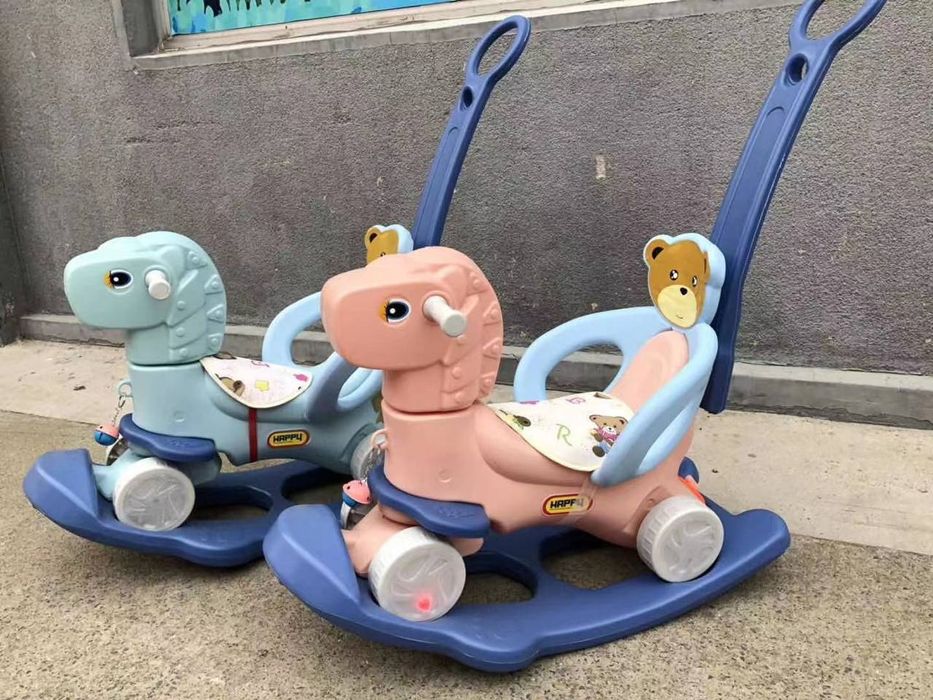 Лошадка-качалка детская пластиковая