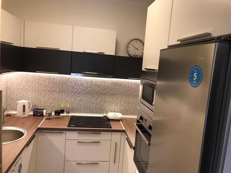 Дава се под наем Двустаен апартамент в Бургас, Център - 54 кв.м за 188.7 € - Снимка #2