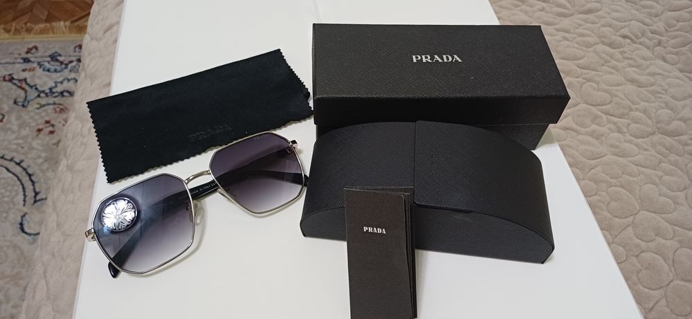 Продам Очки Prada