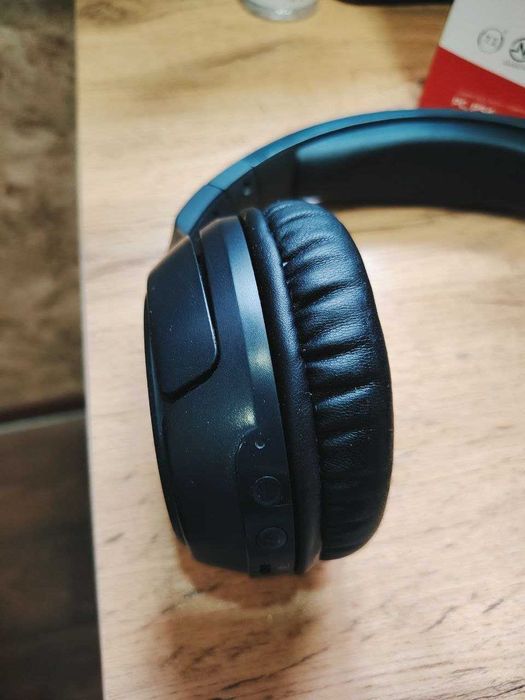 Продам беспроводные наушники HyperX Cloud Flight S