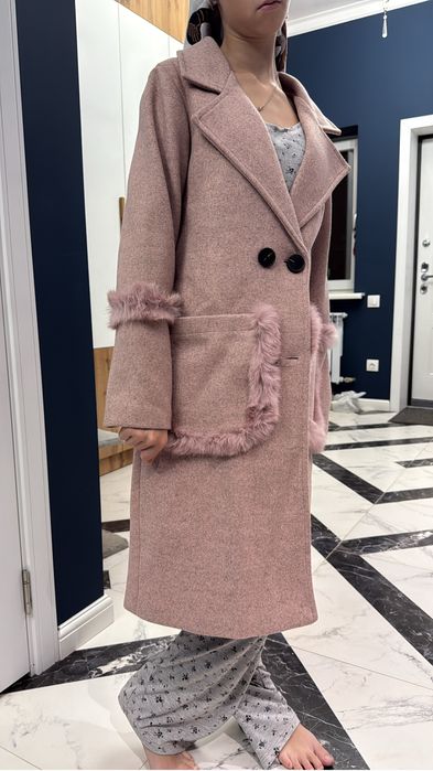 Продам новые пальто