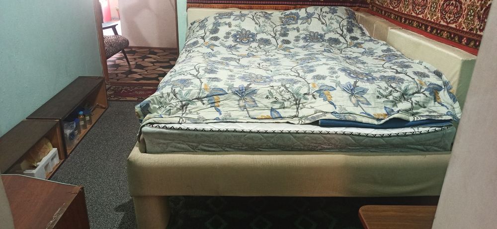 Двуспальная кровать продаётся
