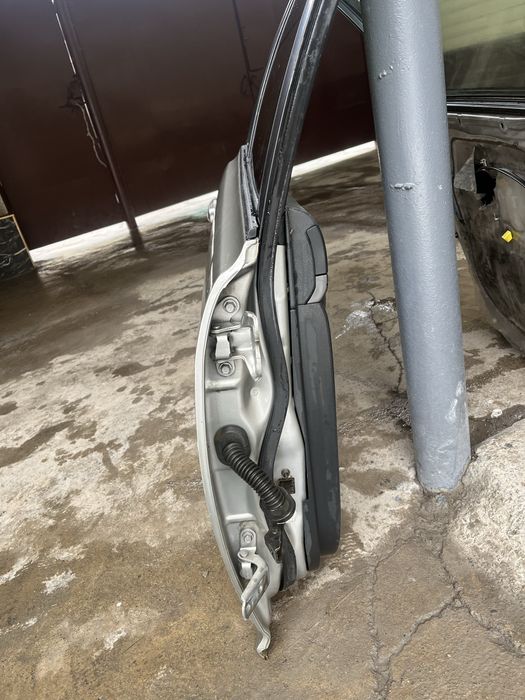 Тайота авенсис!!