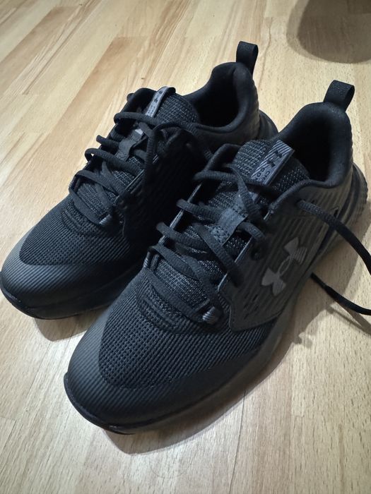 Adidasi Under Armour Commit