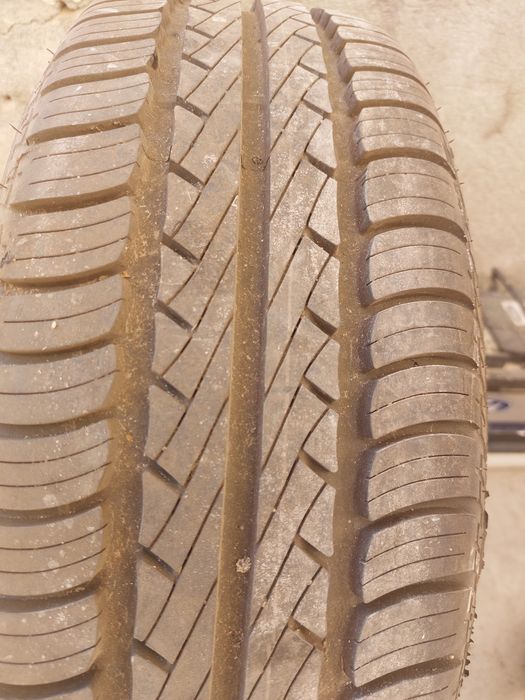 Vand 1 anvelopa de vara cu janta