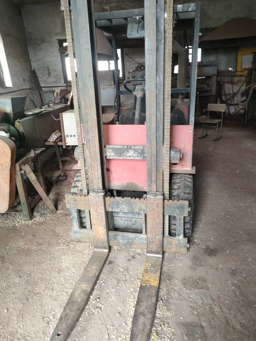 Вилочный погрузчик